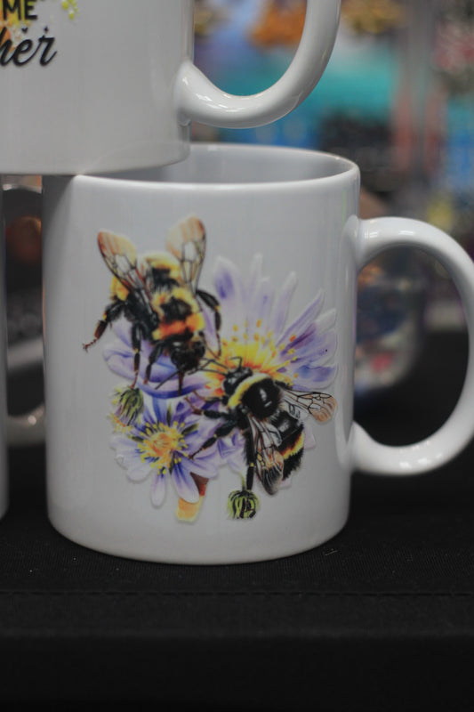 Mug 2 bees on flower